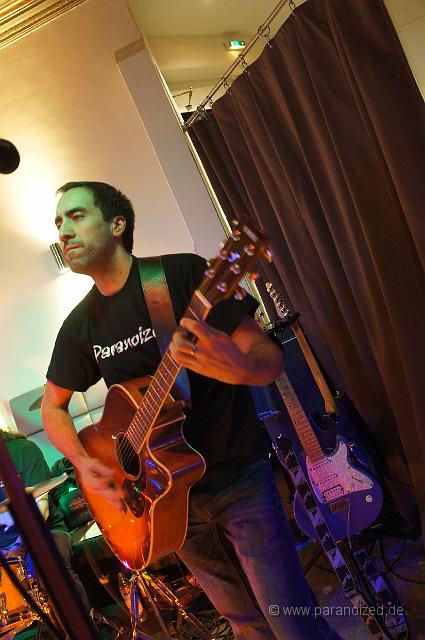 2013 Bamberger Haus 015.jpg - Die Gitarre ist blank polier!